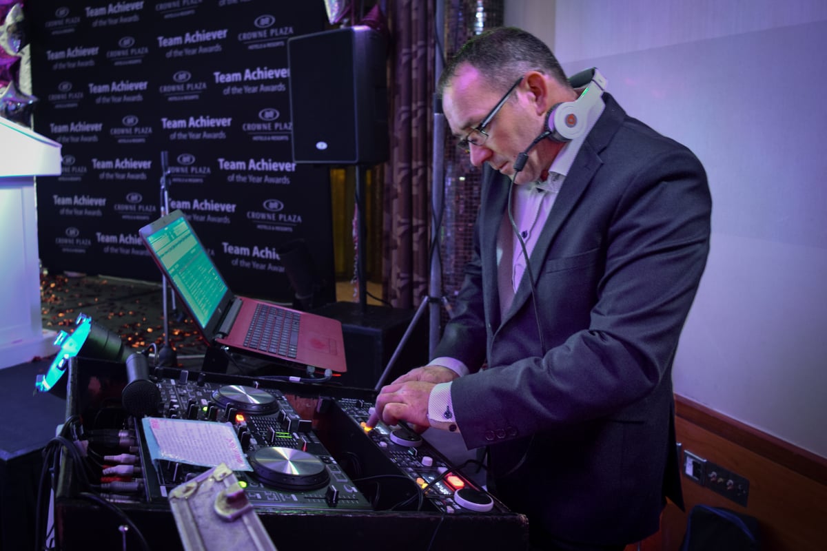 DJ Enda DJing
